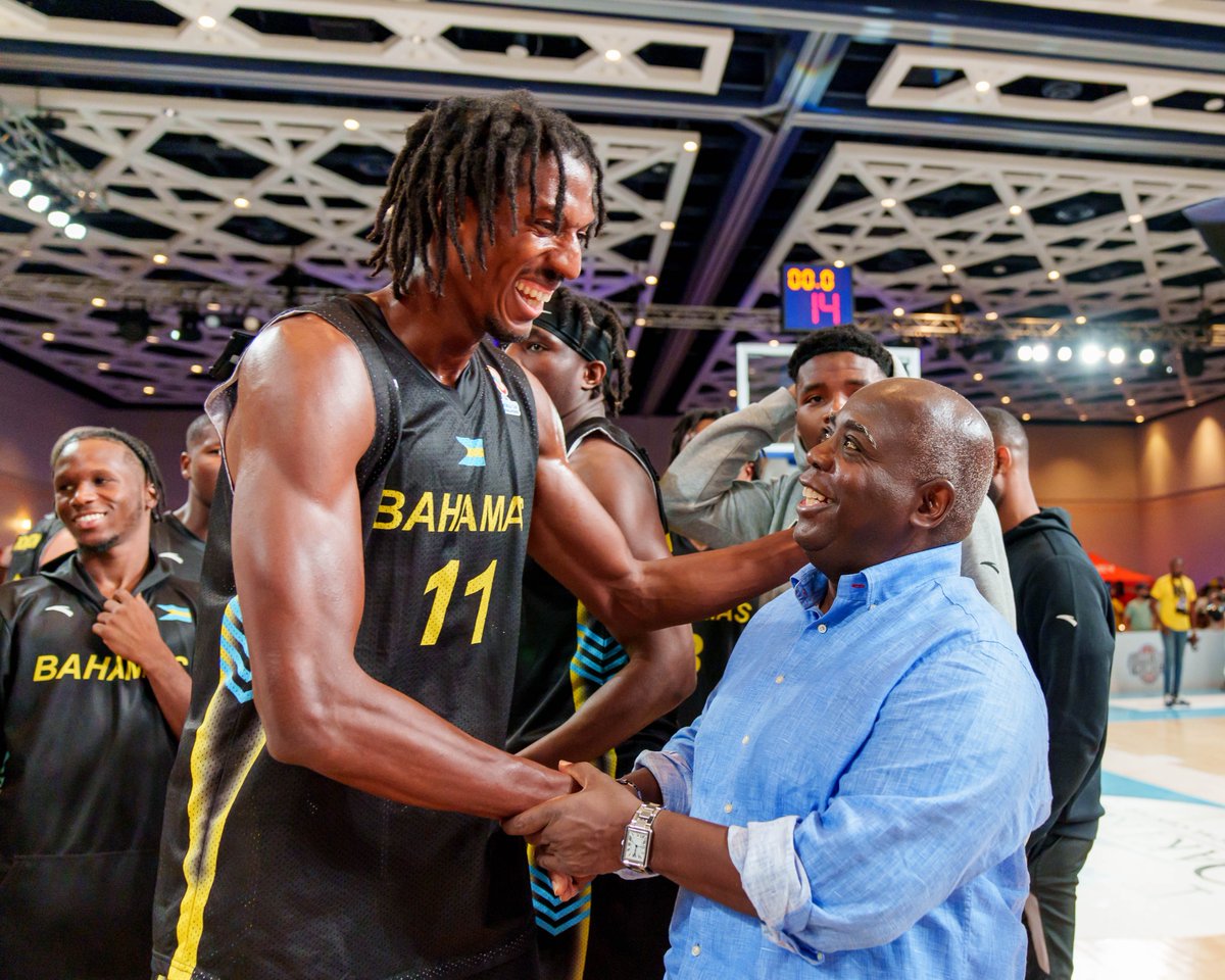 HonPhilipEDavis's tweet photo. I congratulate team Bahamas for their performance over the past few days holding the Bahamian flag. Also, thanks to @YolettMcCuin for stepping up like always. This administration will continue to do its part by investing in our athletes' success. https://t.co/vWMJ5cVhaT