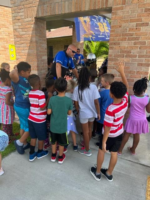 stppschools's tweet photo. The St. Tammany Parish Sheriff's Department visited Carolyn Park Middle during their summer learning program!

#OneTeamSTPPS https://t.co/g6vvgIIsLg