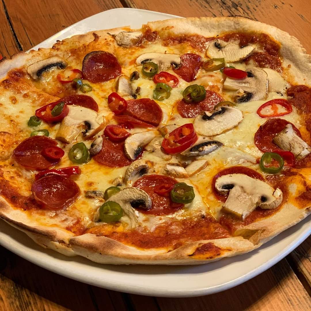 HotSpotQuiz's tweet photo. TUESDAY - @TheParrsWood in #Didsbury is where you can play the @HotSpotQuiz #SmartPhoneQuiz Powered by @SpeedQuizzing
It's FREE to play & starts at 8pm
Pizza & a Pint £10
Play Your Cards Right with a Ca$h Jackpot 💰💰
Book your @LynxTaxis now!
Don't be left #PorkScratching 😉👍 https://t.co/T0aW2QCfsA