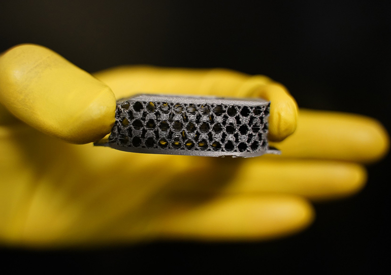 GizmoMD_'s tweet photo. Self-Powered Implant Tracks Spinal Fusion Healing https://t.co/HSd8Yf3w4m #PittTweet #Materials #OrthopedicSurgery https://t.co/ngqsONAGaG