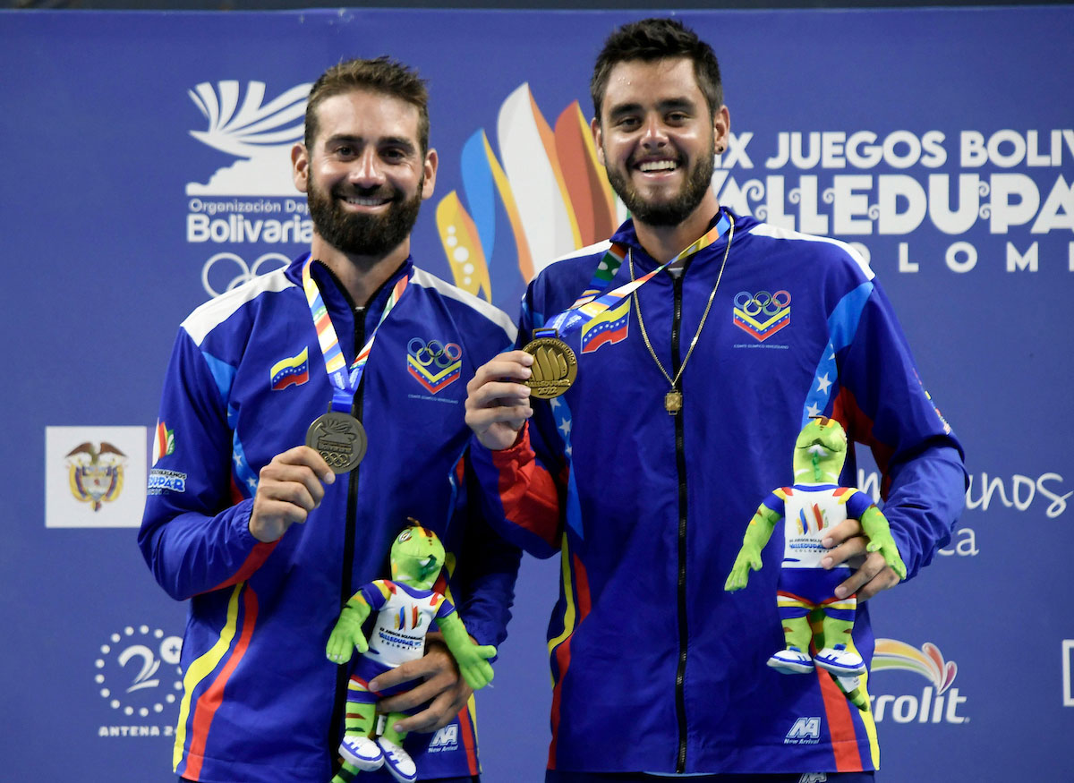 ¡Oro para Venezuela en los Juegos Bolivarianos! 🥇🇻🇪

Ricardo Rodríguez 🇻🇪 y Brandon Pérez 🇻🇪 vencieron en la final de dobles masculino a Diego Fernández 🇨🇱 y Matías Soto 🇨🇱 por 7-6 7-5

📷 Prensa Bolivarianos

#JuegoSetVinotinto
#TenisVinotinto