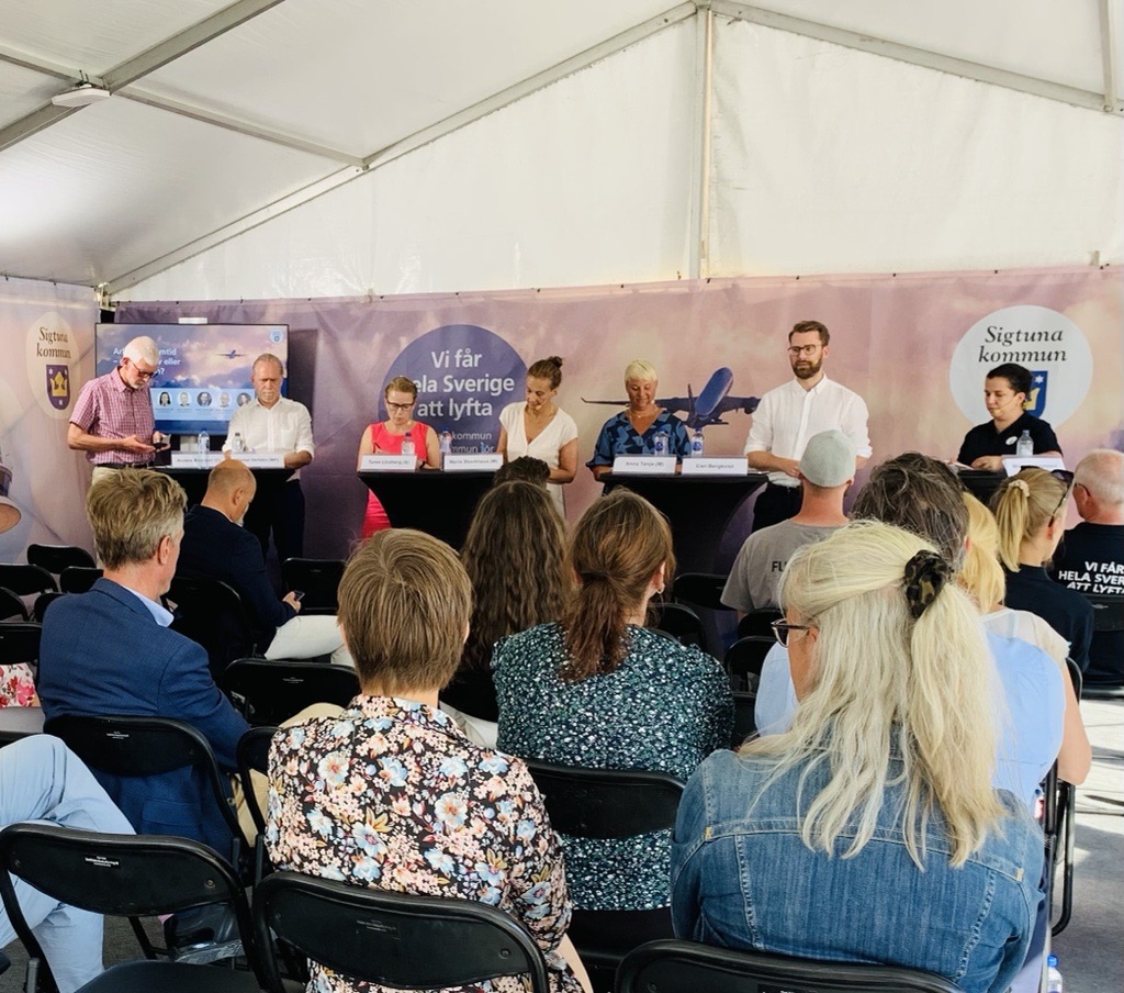 "Att stänga Bromma nu skulle vara ett sätt att binda upp rikspolitiken att göra de nödvändiga investeringar som behövs för Arlandas framtid" 
<a href="/TeresLindberg/">Teres Lindberg</a>

#almedalsveckan #arlanda #svpol #infrastruktur #almedalsveckan2022