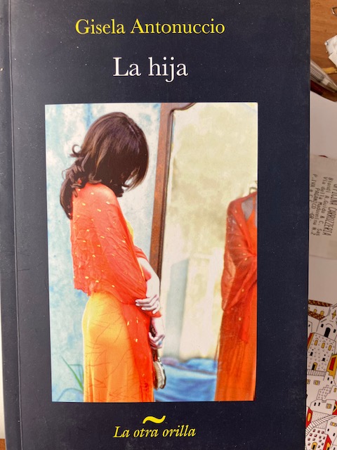 RAB59409210's tweet photo. @lorusso10 Me leí cada tuit para ve si aparecía ya mencionado, pero no lo veo
La hija
de @GigiAntonuccio publicó en el 2008 con #EditorialNorma
Tema poco tratado pero interesante. Quién lo va a trabajar? Por qué solo escritoras argentinas? https://t.co/Dd447MchYo