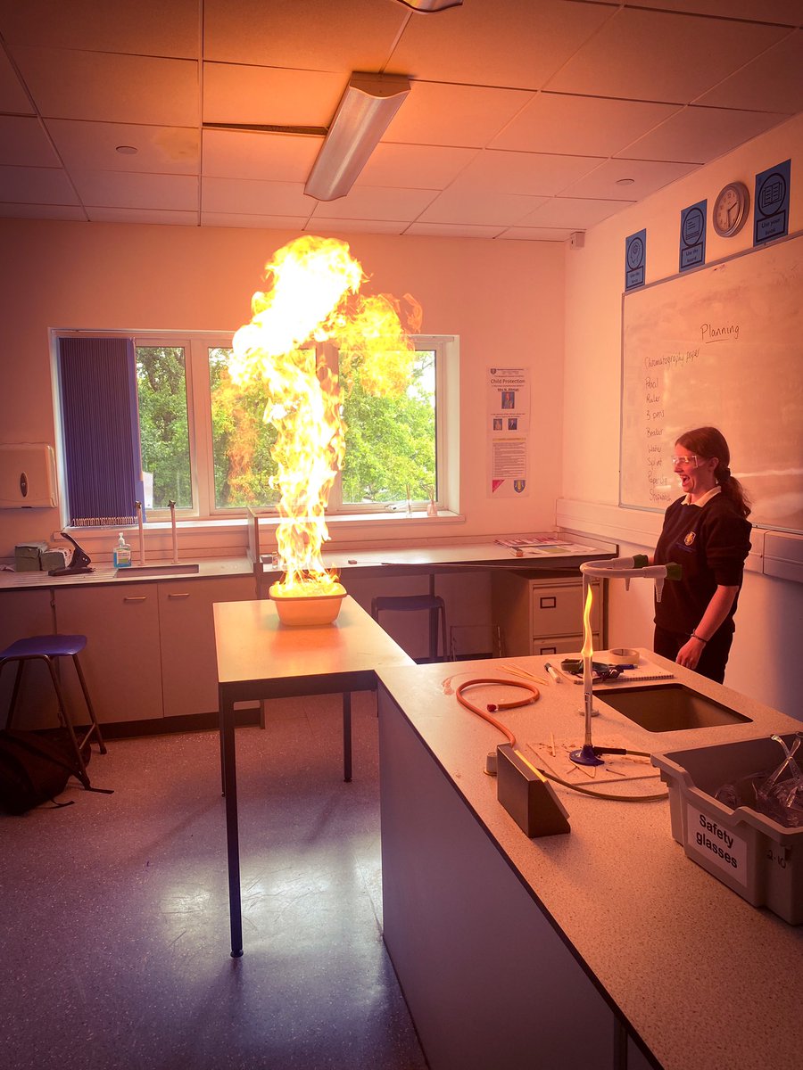 MCS_science's tweet photo. Such a great day in the Science department today for year 6 transition!
🔥 🔥🔥🔥🔥
Thank you to all the helpers with each class and to all the lovely year 10 triple pupils who helped the year 6 pupils to safely enjoy the practical. https://t.co/zsBcbZ7nN4