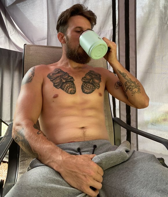 Morning wood and coffee? What else can I help you with this morning. https://t.co/jeWxHEW25u