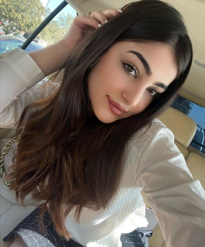 " لا شيء يحل محل شيء،
 كل من يمضي يأخذ مكانه معه ...
"وكل من يأتي يبني مكانه بنفسه " 🤍