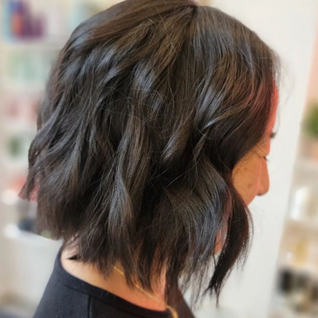 artelsalon's tweet photo. Chopped ✂ 

@megan.irish completely transformed her client with this textured bob.  She took off over 14" of hair to donate!

#yvrhair #yvrsalon #vancouverhair #vancouversalon   #yvrstylist #vancouverhairstylist #yvrhairstylist #haircut #vancouverhaircut https://t.co/9iCPocyYLD