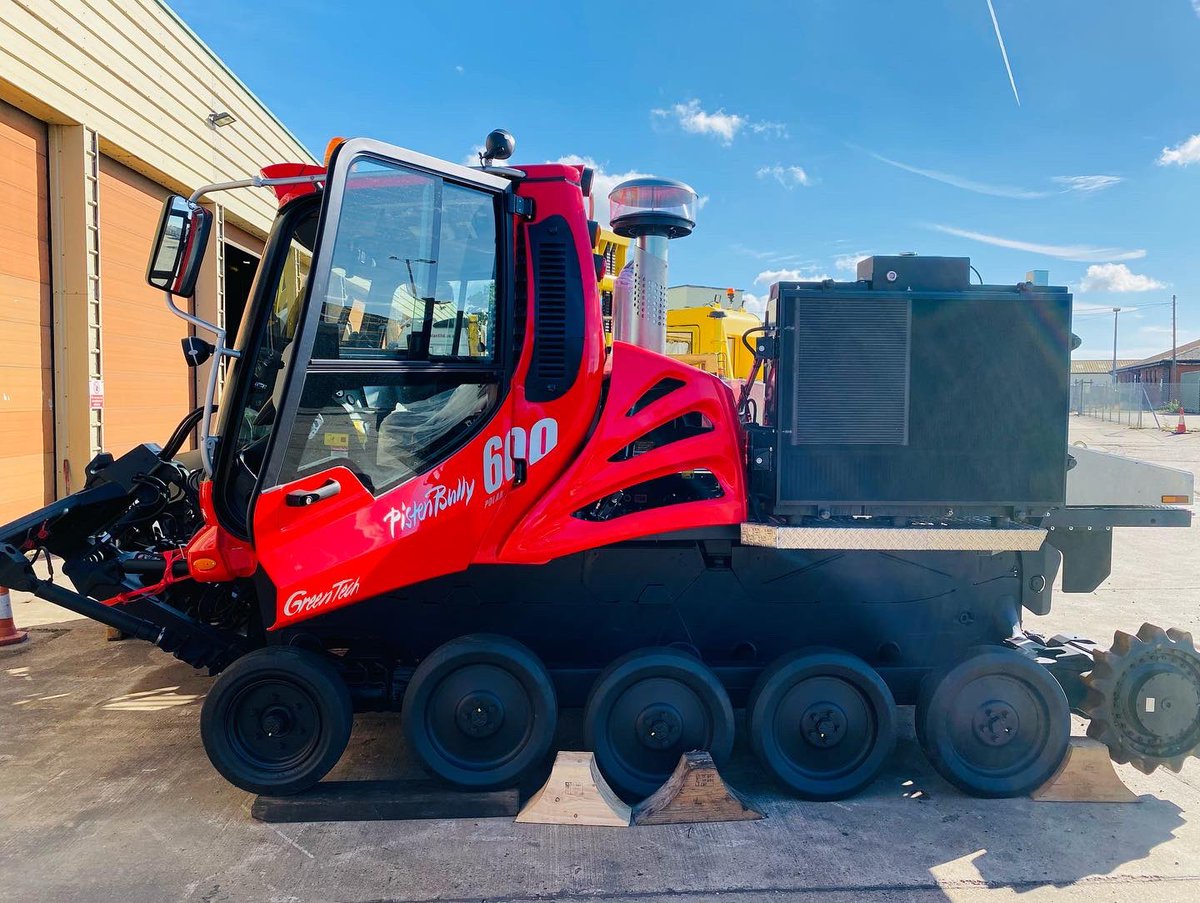 Here it is! The 1st <a href="/_PistenBully_/">PistenBully</a> GreenTech 600 to the UK 😁
490hp, fuel 16l/hr, 250-300t/hr making it the most effective and SAFEST #silage clamping tool available #biogas #anaerobicdigestion #dairy #greenenergy #farming #harvest22