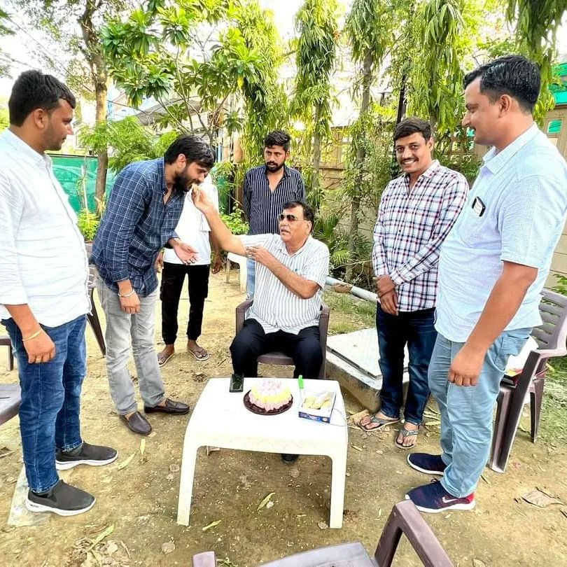 IndrajSinwar2's tweet photo. तारानगर विधायक पूर्व सांसद राज्यसभा एवं लोकसभा चूरु आदरणीय नरेंद्र बुडानिया जी से आज उनके चूरु निवास पर शिष्टाचार मुलाक़ात कर जन्मदिन की बधाई प्रेषित की।
Narendra Budania https://t.co/RlfIJB3y95