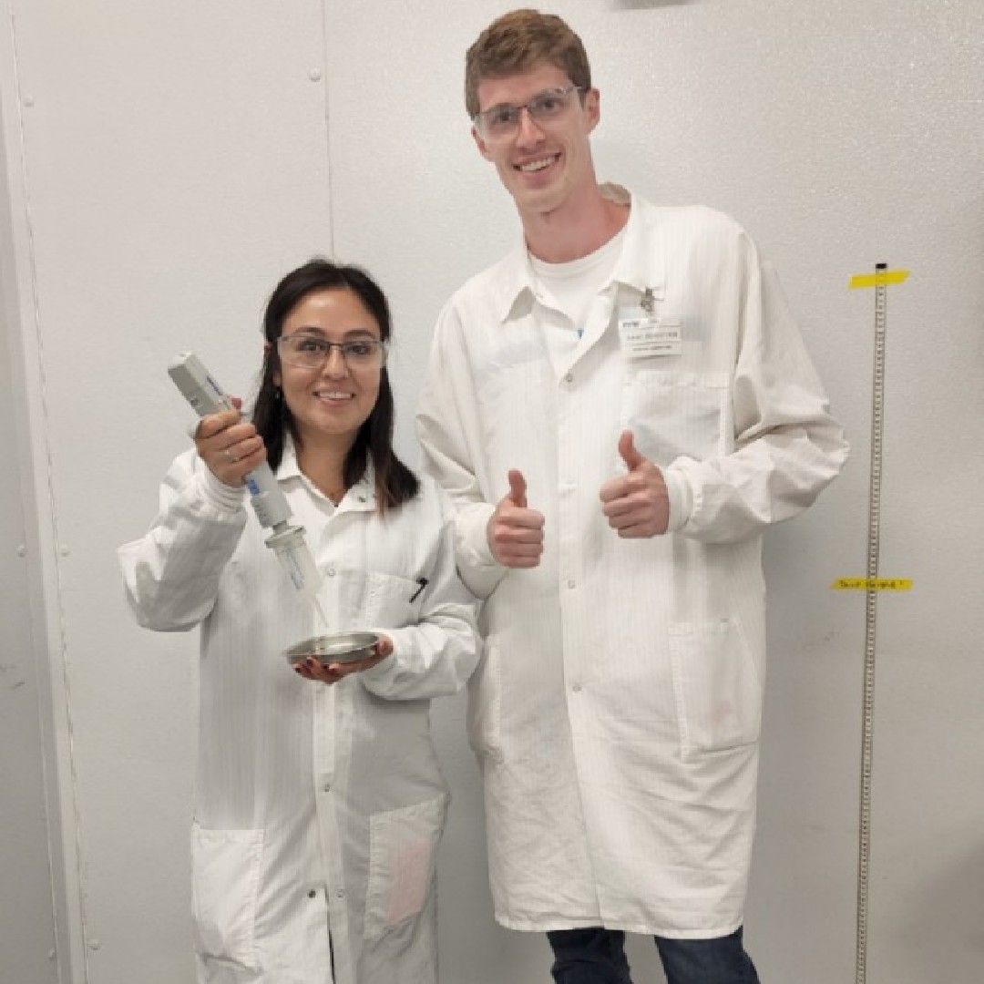 PPDCareers's tweet photo. Let’s get ready to do some work in the @PPDCRO lab! 🥼
As an analyst, I use a repeater pipet a lot. This is my mentor Isaac — he approves of my pipetting skills. 🧪
#PPDcareers #PPDinterns #PPDLabs https://t.co/wrm5EBM4LC