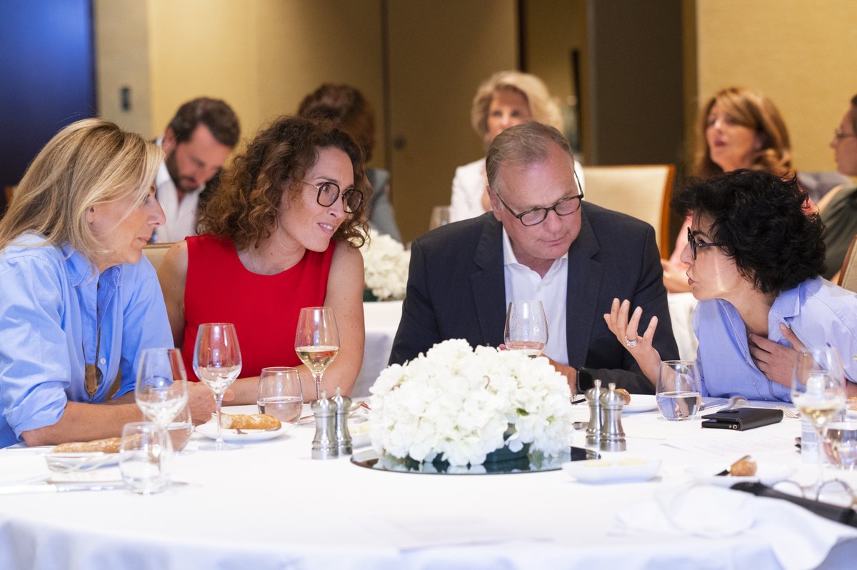 [#RetourEnImages]
Hier a eu lieu le 1er dîner du jury du Prix de la Femme d'Influence au <a href="/ParkHyatt/">Park Hyatt</a> Paris Vendôme.
Notre jury a débattu pour choisir les nommées des catégories : 
#Politique #Économique #Culturelle #CoupDeCoeur
🔜L'annonce des nommées 2022 !
#PFI2022