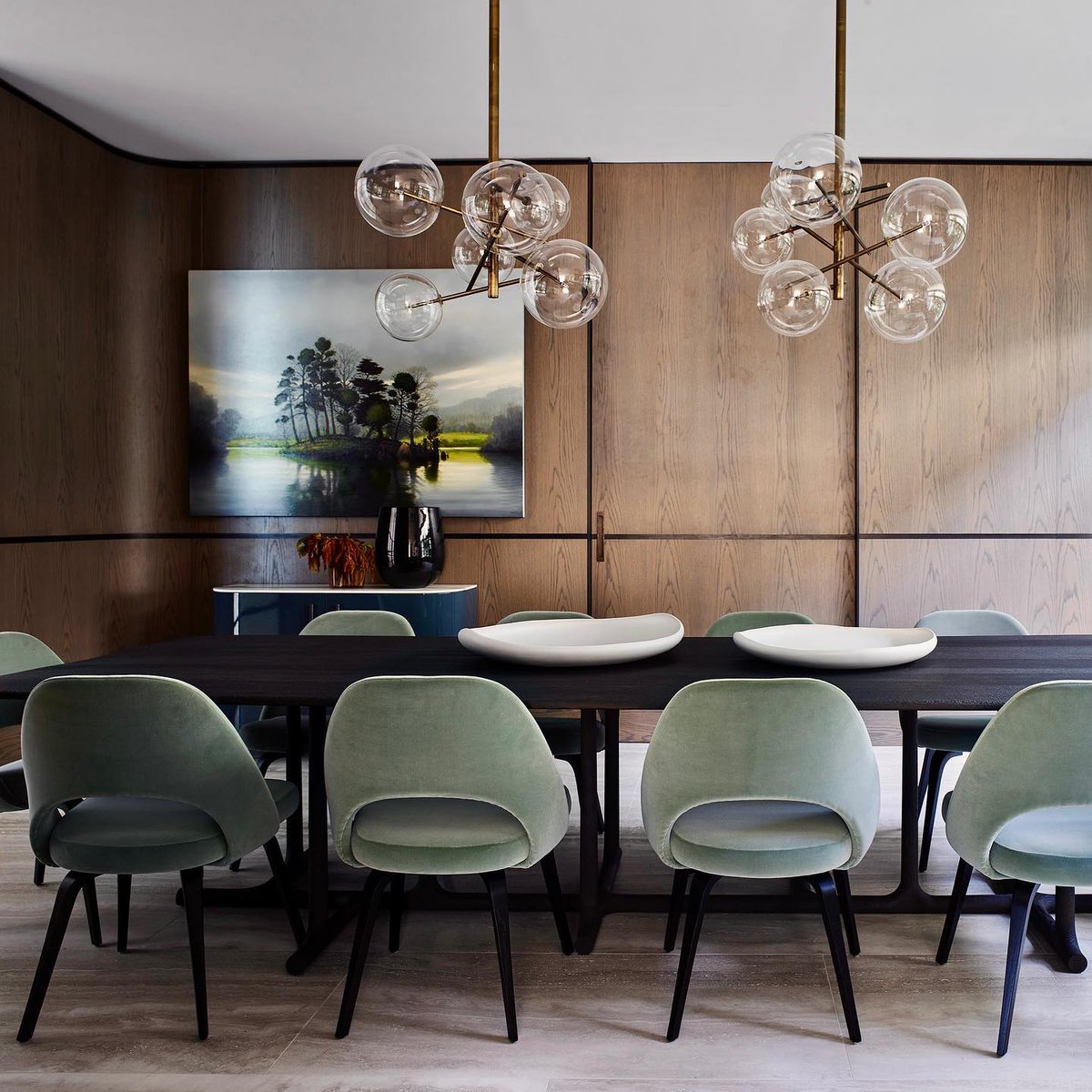 A beloved design since its debut in 1950, the Saarinen Executive Chair isn't just for the office. Defined by its instantly-recognizable form, this Florence Knoll favorite shines in any room. #myknoll @decus_interiors

ms.spr.ly/6013bQDyl
