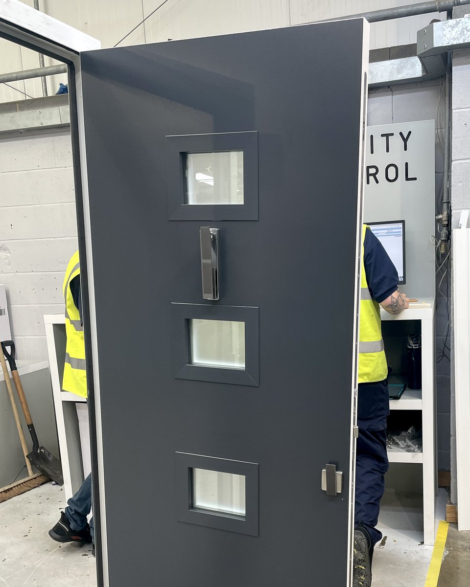 Managed to catch this gorgeous smooth skin #Avantal door on my way though the factory this afternoon!  🤩

#modernhome #moderninterior #insidethefactory #frontdoor