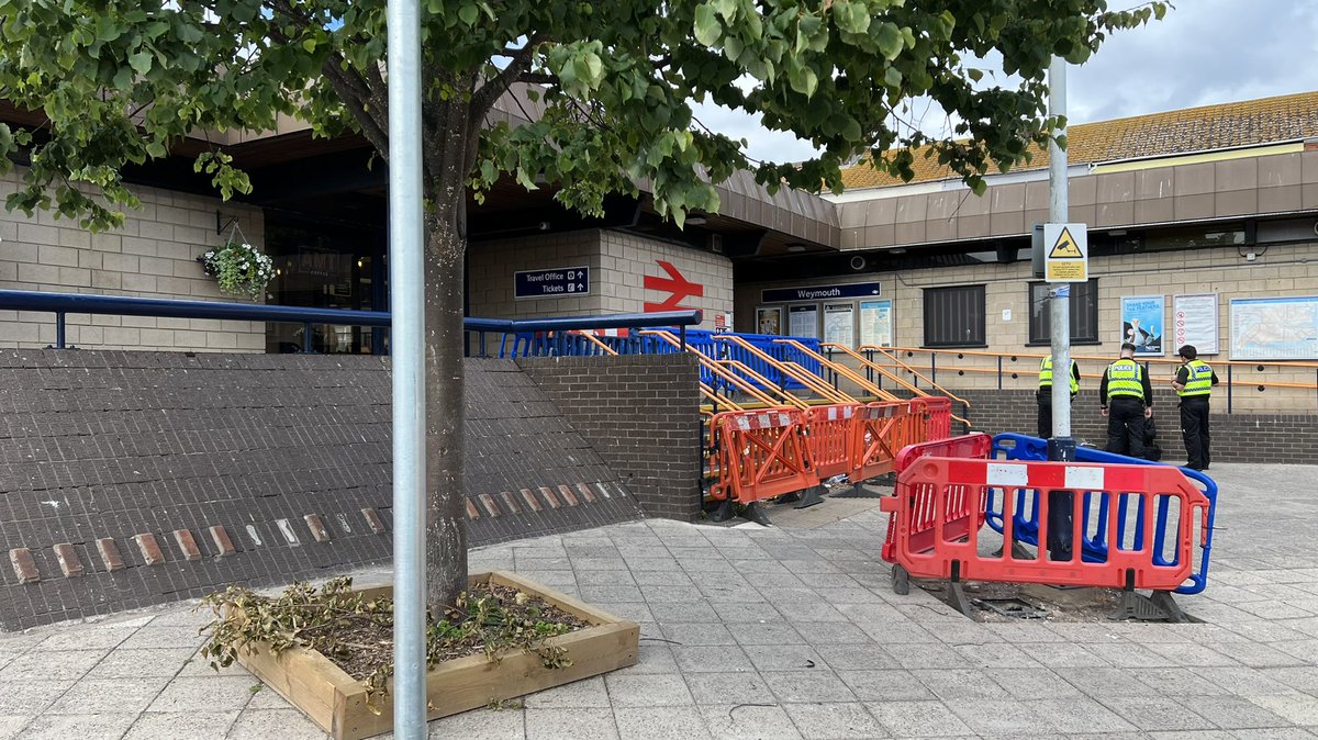 PatrolOfficers's tweet image. A male previously issued with a S35 dispersal order was located at the Train Station and was argumentative, officers from Weymouth and Portland Police attend and the male was removed from the location #weypatrols