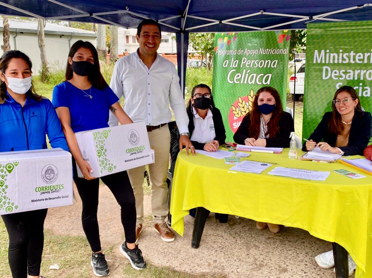 CorrientesGob's tweet photo. A través de la @DAlimentaria, asistimos a miles de personas con celiaquía de toda la provincia con módulos alimentarios de manera mensual, gratuita y de por vida. El Programa de Apoyo Nutricional a la Persona Celíaca se intensifica con talleres y cursos de cocina Sin TACC. 👩🏻‍🍳 https://t.co/RfkeqCeoHq