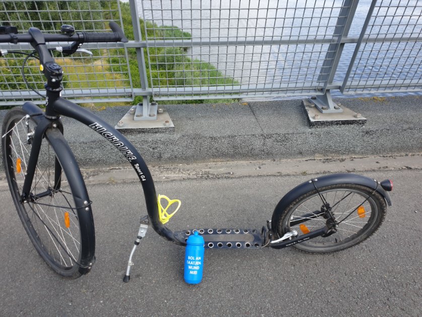 WillieVelinga's tweet photo. @Hollydeesz Idem....
Vanmorgen de Stichtsebrug op en af.....
#trainen #condite
#kickbike https://t.co/O9c8EIClqM