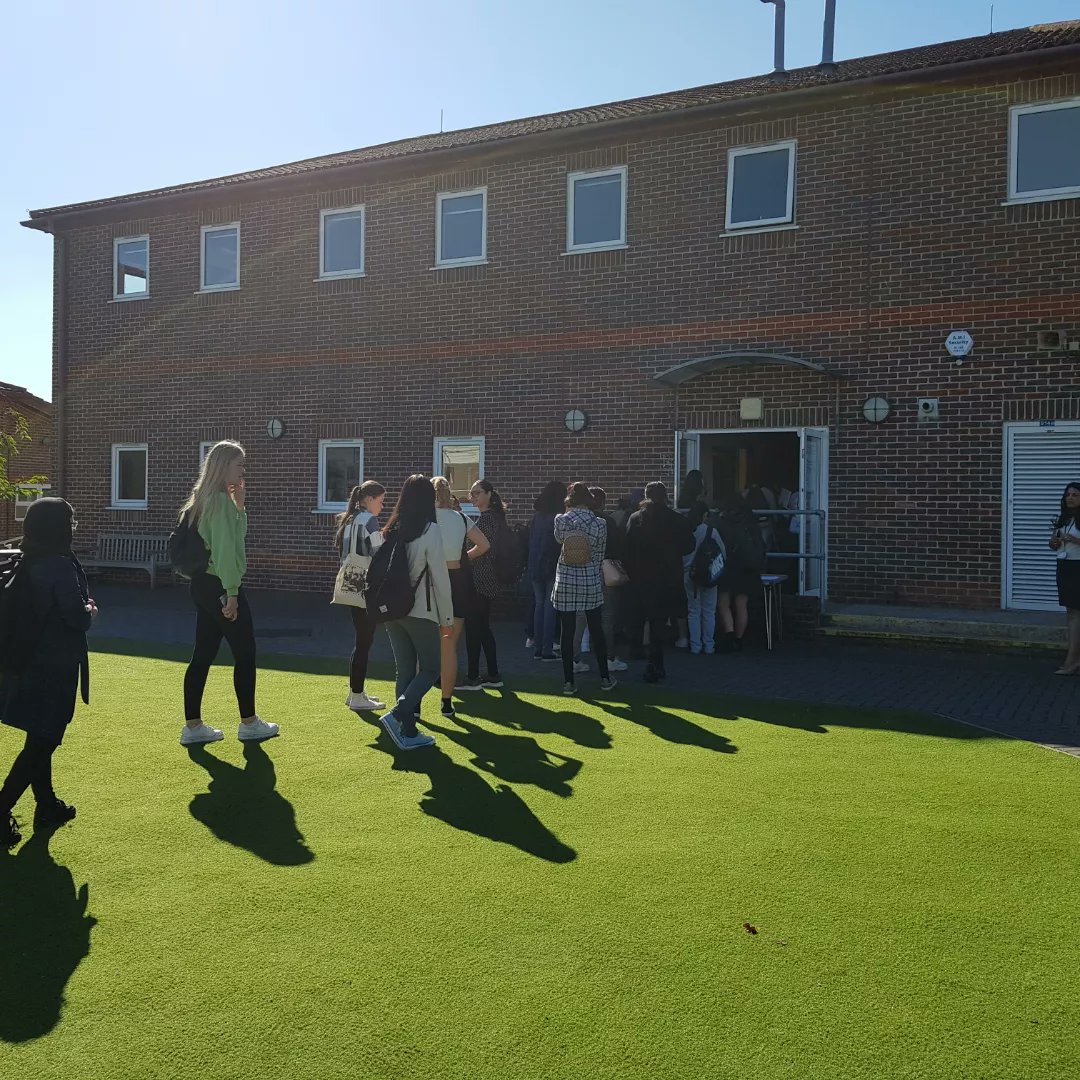 CarshaltonHigh's tweet photo. The atmosphere was buzzing with excitement as students lined up to take part in the Sixth Form Induction Day. Carefully planned taster sessions helped give students an insight into what they can expect and gave them lots of food for thought!
@MrDevenney
#chsg #leadersofthefuture https://t.co/3UPVImBfAq