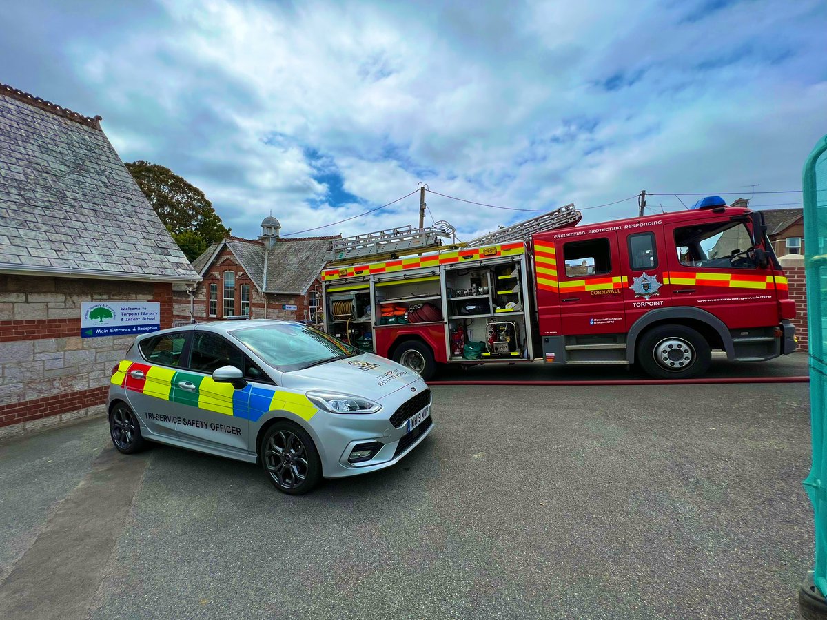 Torpoint_TSSO's tweet image. Today myself and the fire crew @TorpointCFRS have been at Torpoint Nursery and Infant School, teaching the children all about what we do within the community. Thanks for having us! #triservice @swasFT @DC_Police @CornwallFRS 🚓🚑🚒