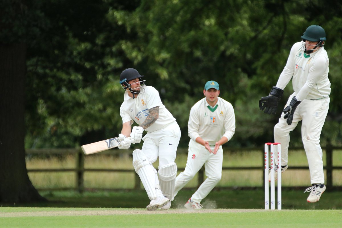 Time for <a href="/voneusbroadband/">Voneus</a> Village Cup reports... 

<a href="/DumbletonCC/">Dumbleton Cricket Club</a> defeated <a href="/milfordhallcc/">Milford Hall CC</a> by 7 wickets, with a half-century for Ross Martin, 4 wickets and 51 runs for Daniel Holland, and 3 wickets for Aaron Tomson 🏆

Read more 👉 nationalvillagecup.com/dumbleton-deli…

<a href="/philipw65/">philip wilcox</a> | #NVC22