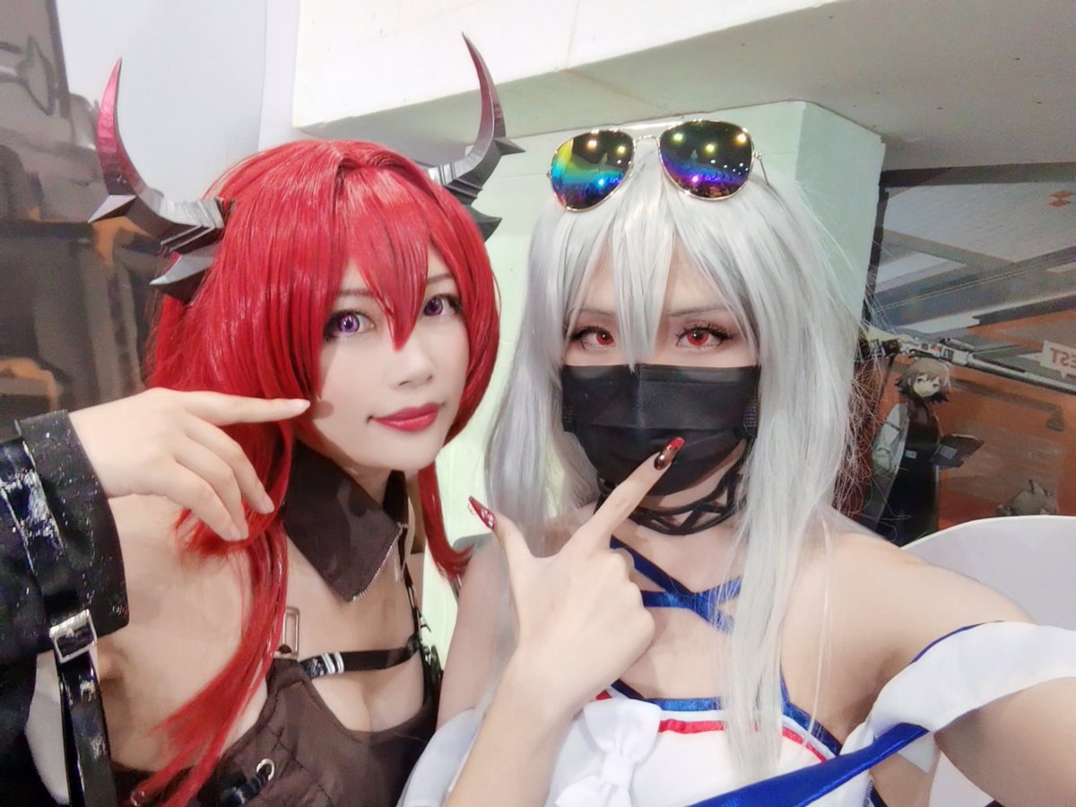 和舟舟官方展台的coser合影
#AnimeExpo2022 https://t.co/9oVVuiASzD