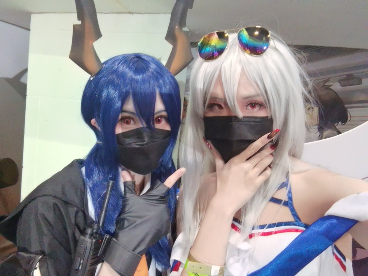 和舟舟官方展台的coser合影
#AnimeExpo2022 https://t.co/9oVVuiASzD