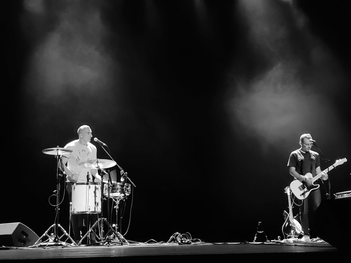 Agradecidos ao <a href="/TColonCoruna/">Teatro Colón Coruña</a> <a href="/DACCultura/">Cultura Depu. Coruña</a> <a href="/tremendo_audiov/">Tremendo Audiovisual</a> @estudioaponte  e a tod<a href="/s/">『S』</a> @s que viñestes vernos Á Coruña. Foi xenial, e iso que, chaval@s, eu non sei vosoutr@s pero eu estaba coma un flan.
Ah! E a @cnovoaf pola foto!