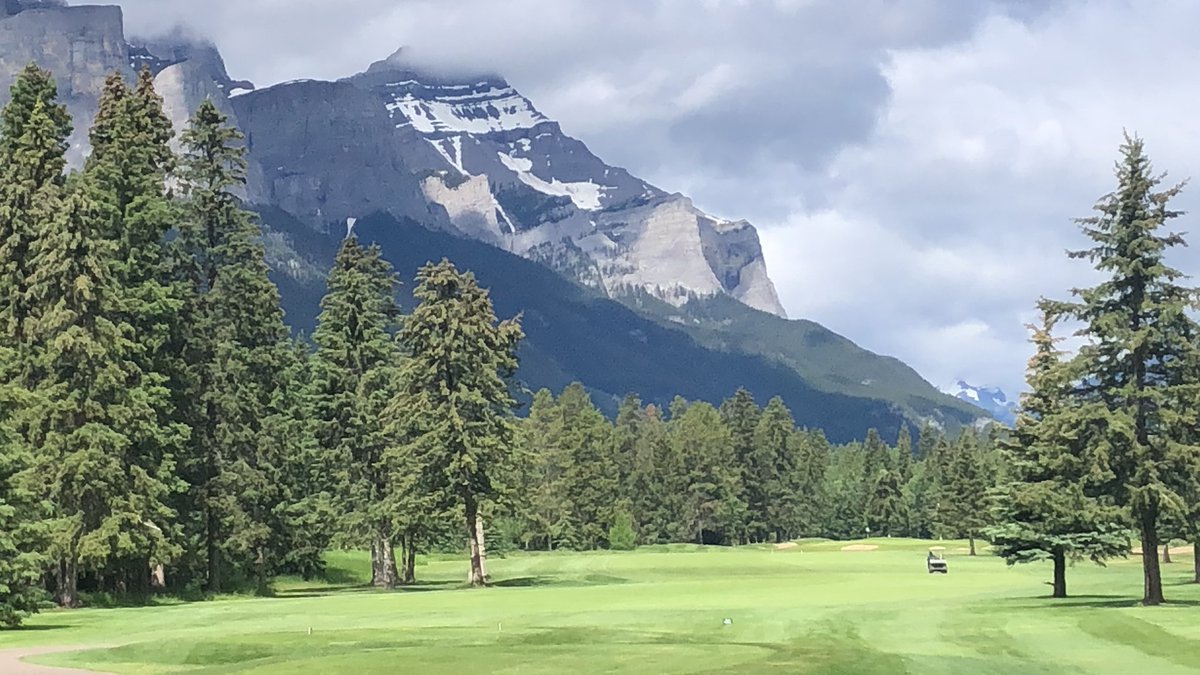 Back in Alberta now, covering the Alberta Ladies Amateur Championship at <a href="/CanmoreGolf/">Canmore Golf & Curling Club</a> 

Awesome office for the week ⛳️⛰