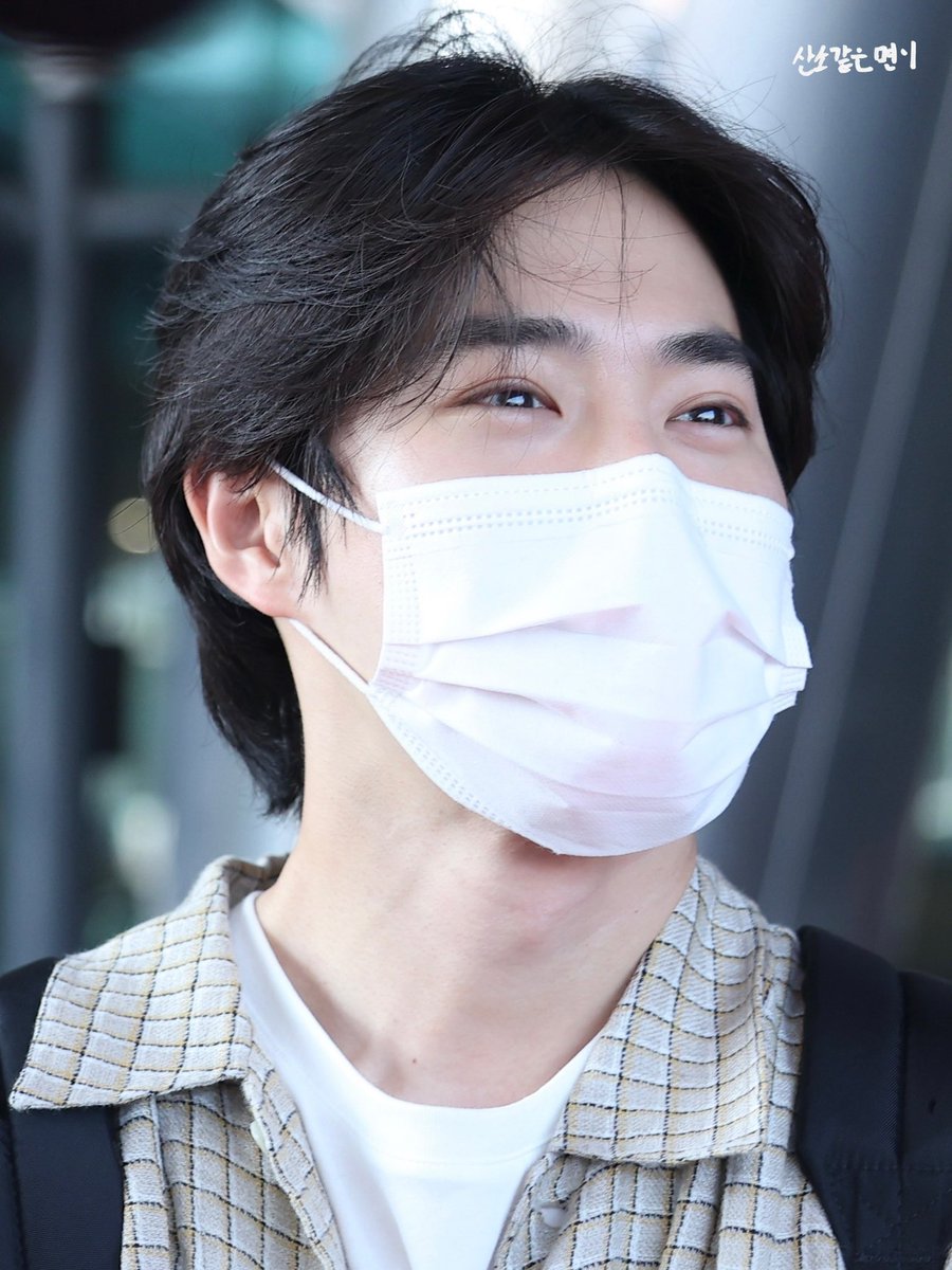 DoKyungLoey's tweet photo. que hermoso le brillan los ojos a junmyeon🥹 https://t.co/utFsPYGmEO