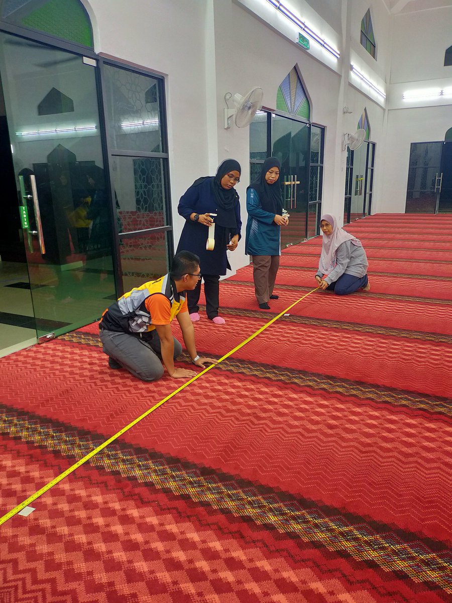 MohdAzlan05's tweet photo. 05/07/2022
Pengujian lux bg Pjk Masjid Kg. Rantau Pjg utk menentusahkn rekabentuk baharu lampu yg menggunakn kaedah lampu perimeter dinding tanpa lampu atas siling. Sistem ini dignpakai utk memdhkn kerja2 penyelenggaraan lampu kelak.
@JKRMelaka 
@JKRElektrikMLK 
@JKRAlorGajah https://t.co/tf2VTtc0rP