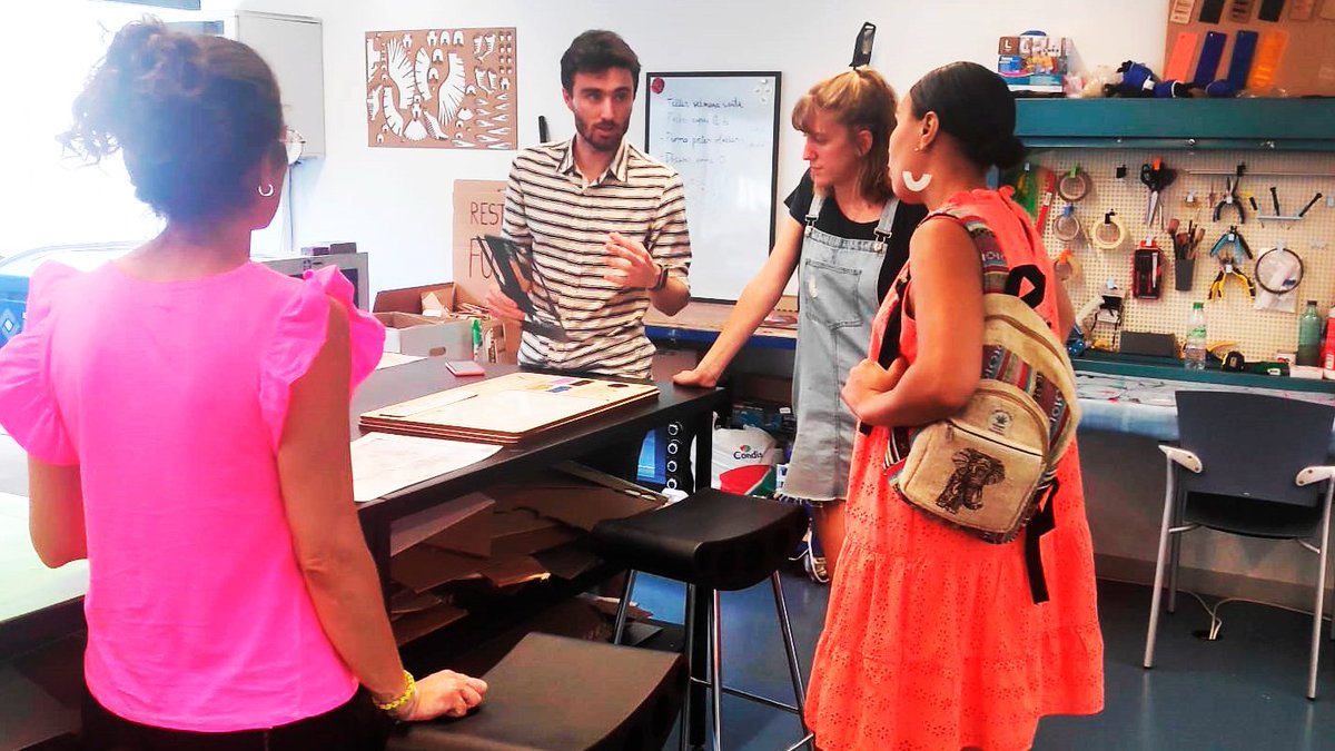 👥Última sessió de treball a l'@IComtal del grup de recerca #STEAM del #Consorciedubcn amb la LuAnn Silva,assessora de la beca <a href="/FulbrightTeach/">Fulbright Teacher Exchanges</a>. 
👉🏽Coneixem el projecte del centre i reflexionem sobre un dels seus eixos singulars:les STEAM.
<a href="/eduxarxa/">Eduxarxa</a> @BCN_AteneusFab <a href="/USConsulateBCN/">U.S. Consulate General Barcelona</a>