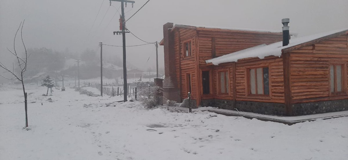 ElChubut's tweet photo. Bellas postales nos regaló Carrenleufú esta mañana 🌨️ https://t.co/HJizOiE8Ro