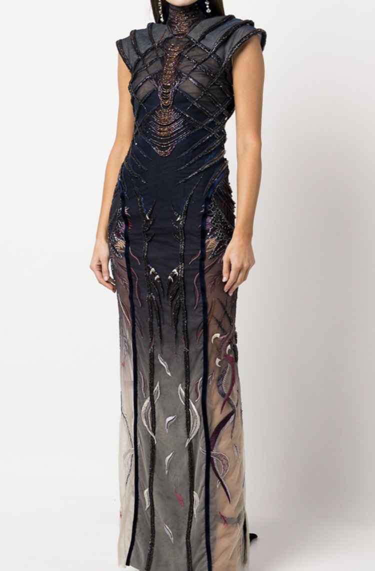 vvsff_'s tweet photo. In love with this dress reminds of met gala 2018 https://t.co/UYKOevd4SD