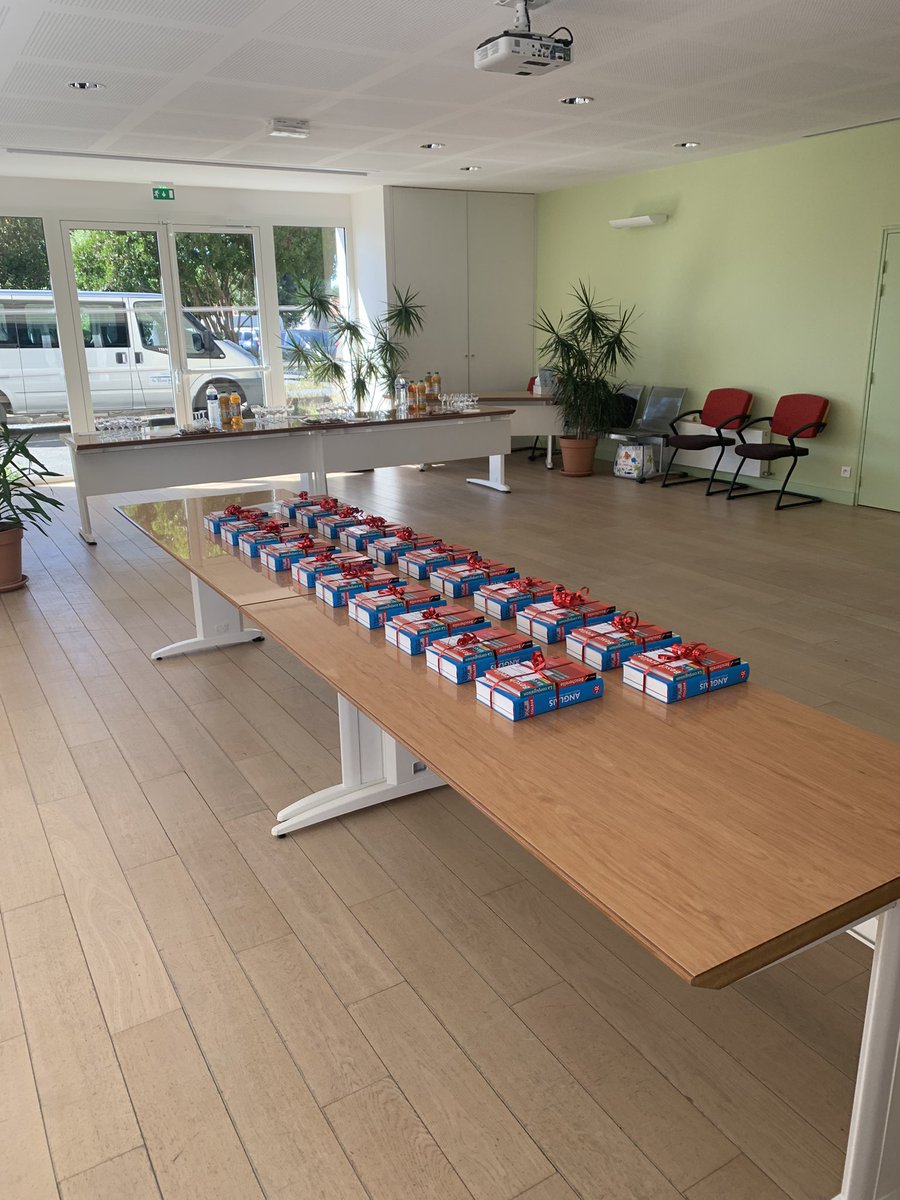 Le collège est présent ce jour à la cérémonie de fin de CM2 des écoles de La Barre de Monts. Un beau moment.