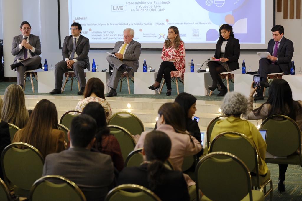 maxgomezt's tweet photo. En los resultados de la Formación y Educación Dual en Colombia, destacamos la necesidad de seguir fortaleciendo el proceso de articulación entre la academia y el sector productivo para lograr mayor oferta de programas pertinentes e impulsar la empleabilidad y productividad. https://t.co/bORzSvoKvk
