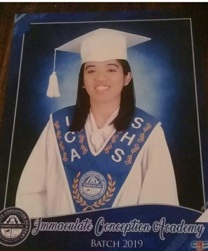 joannamendieta_'s tweet photo. Graduation Picture in Senior high School
#ThrowbackPicture
#Grade12
#ABMStrand
#ICAWestCampus https://t.co/bv5aJEeJDR