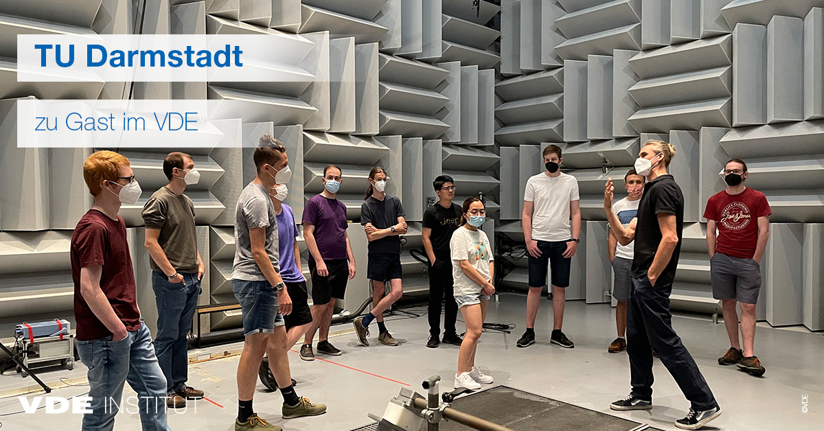 VDEinstitut's tweet photo. Wir freuen uns, dass wir heute Studenten und Studentinnen von der @TUDarmstadt bei uns begrüßen konnten. 

Unser #VDE Experte Daniel Schädel führt durch das VDE #Institut, so dass ein Blick in die verschiedenen #Labore geworfen werden konnte. https://t.co/ALPZDue3sn