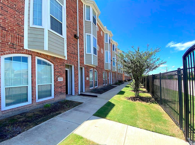 tm5team's tweet photo. Just Sold!
Represented the Buyer 
Residential Listing
1198 Jones Butler #1703
College Station, TX
4 bed, 4.5 bath
2,116 sq ft
List Price: $349,000.00

#1198JonesButler #RealEstate #TM5Team #Justsold #Homeoftheday https://t.co/Hnh5fzo3yN