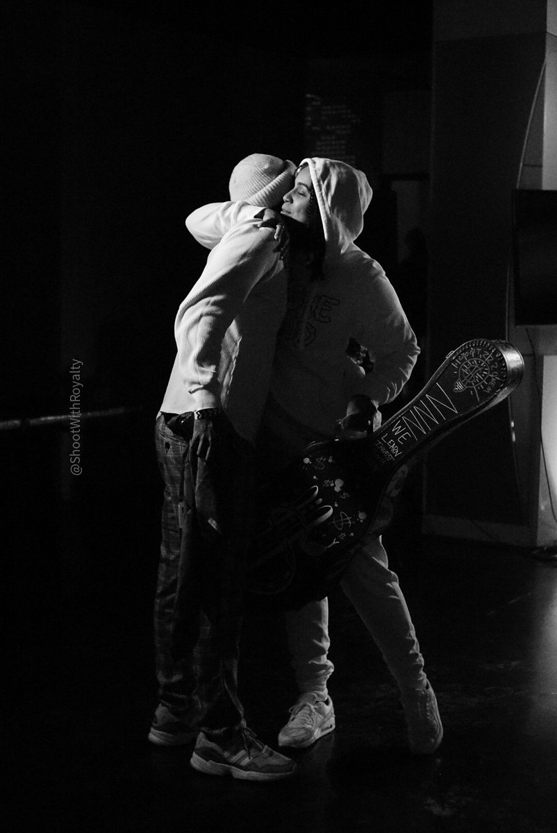 shootwithroyalt's tweet photo. @niyazi_gurgen A moment between artists. https://t.co/fVoUfpOPVx