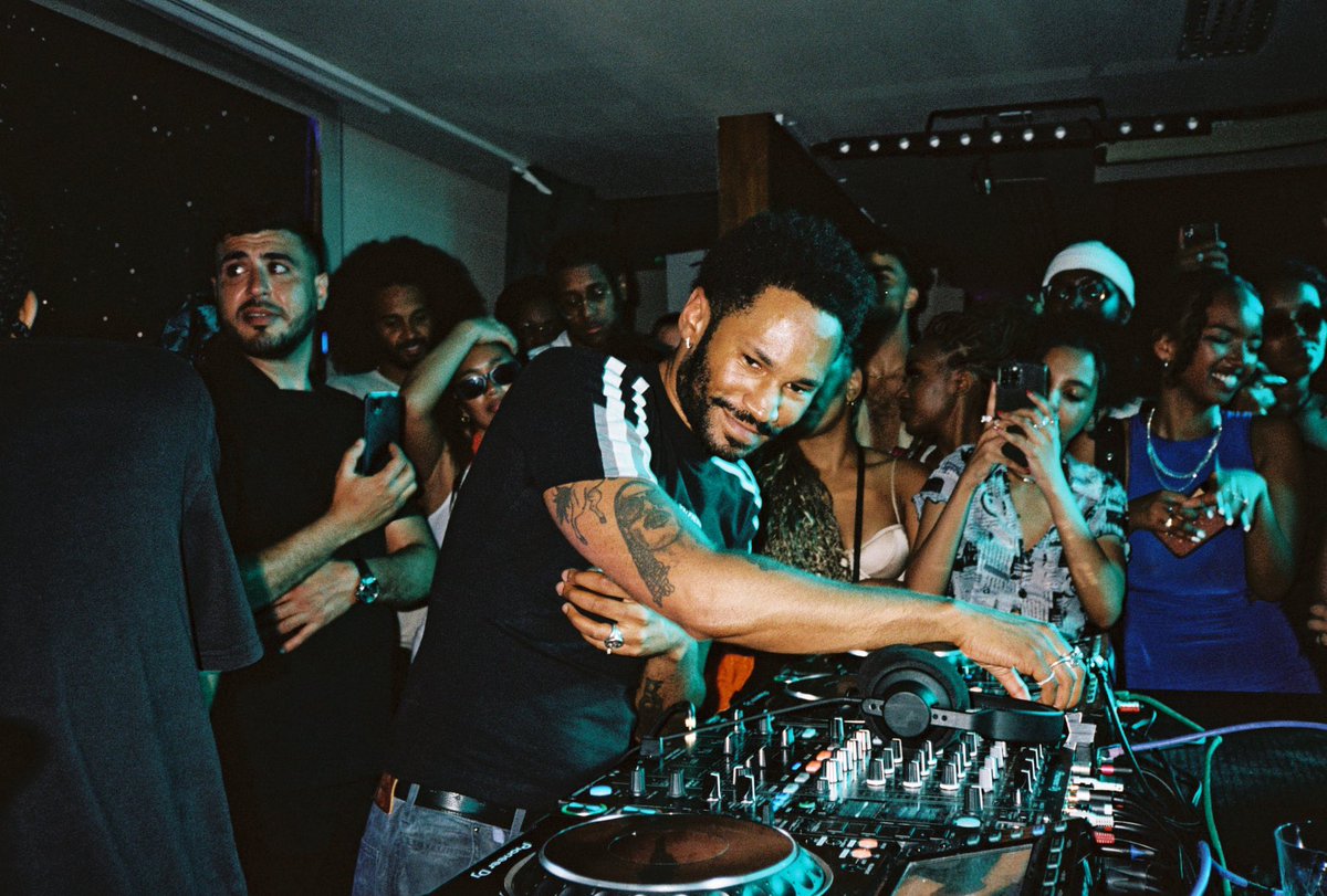 vicky grout tweet media