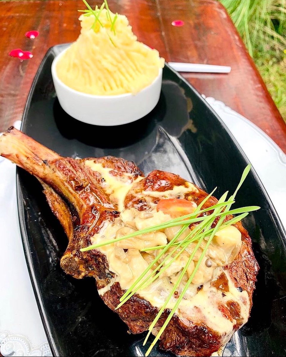 UeBbq's tweet photo. Rib Eye Steak Laced with creamy mushroom sauce https://t.co/v0qb2Prunc