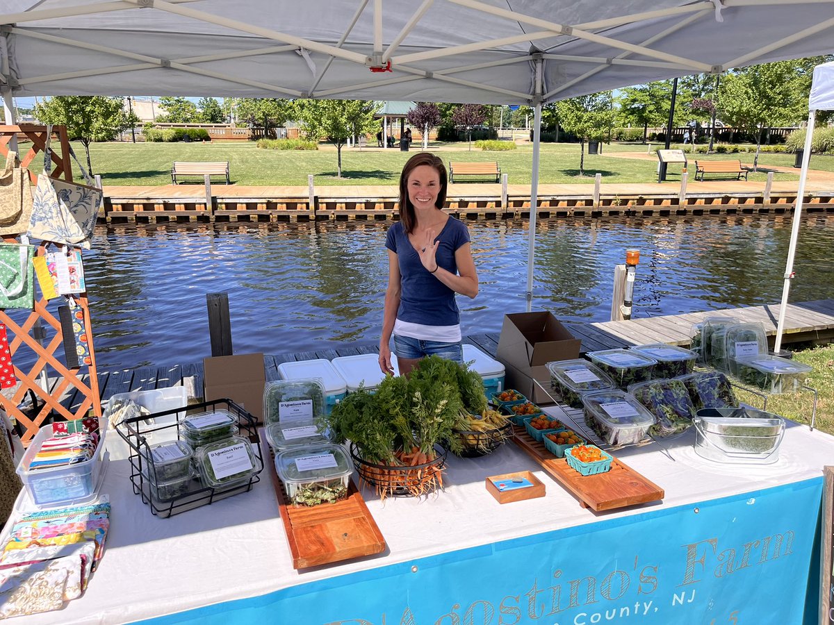 See you at the Toms River farmers market tomorrow! We will have more Amarillo carrots, sun golds, super sweet 100s, baby rabe and our amazing lettuce mix! Our market neighbor Shore Point Shrooms has the best mushrooms you will ever eat. Don’t miss out.