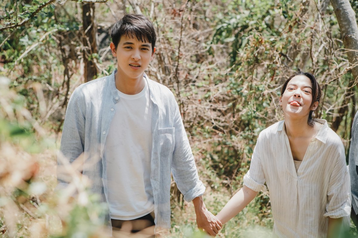 SNEAK PEEK EP03
ให้ดูภาพเบื้องหลังก่อนเลย 555555555
โรแมนติกมาแล้ว ดราม่ามาเต็มๆแล้ว EP3 คืองานไตรกีฬา แอคชั่น จัดไป! เหนื่อยกันเยอะๆ จะได้ไม่ต้องตีกัน ตกลงนี่เรื่องคู่เวรปะเนี่ย 555555  #พิศวาสฆาตเกมส์ep2