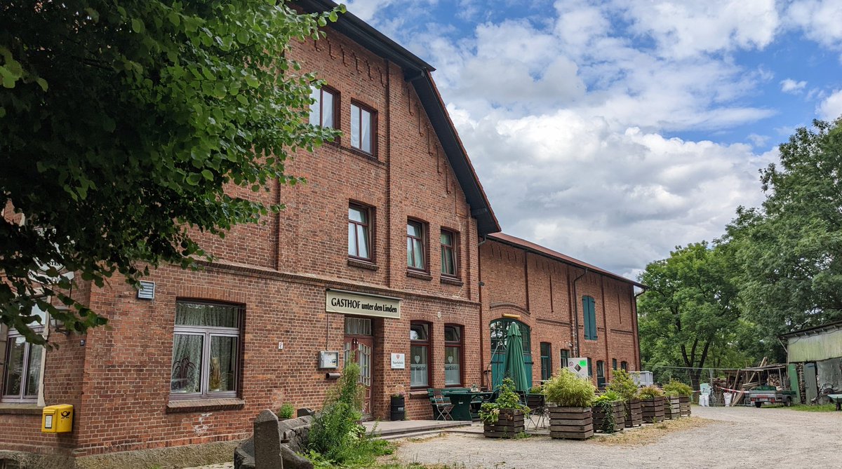 Sabine_MD's tweet photo. Der 2. Urlaubstag bringt uns vom Campingplatz Großensee bei Hamburg per Rad nach Grönwohld zu einigen Drehorten unserer Lieblingsserie vom #NDR - Neues aus #Büttenwarder mit #Brakelmann und #Adsche https://t.co/hiagXNUzJ2
