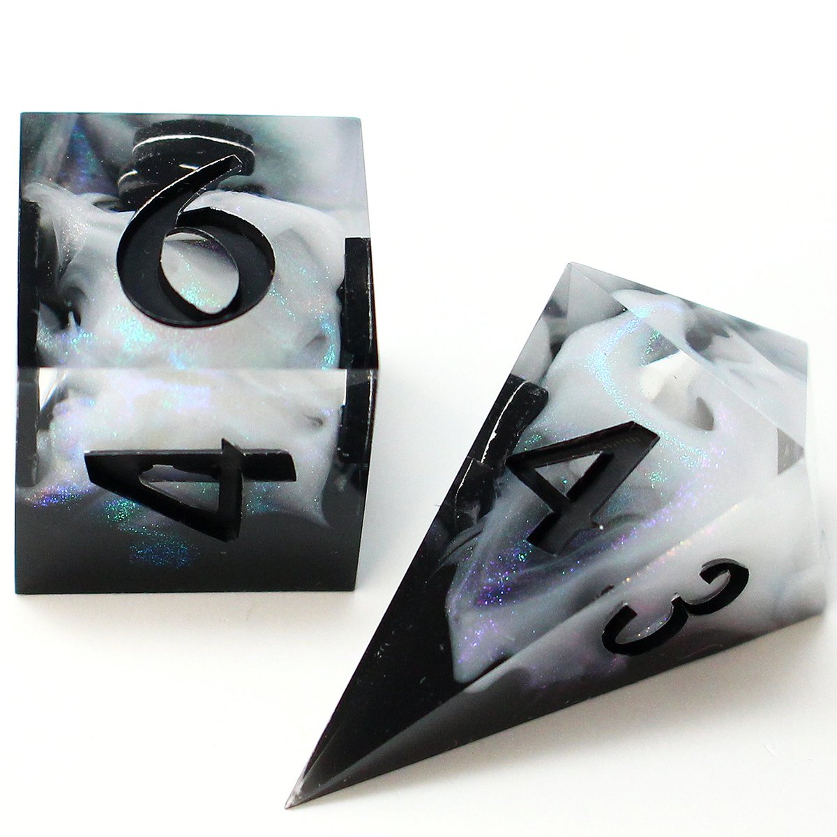 🎲SHADOW // 9-piece set 

One of my faves from my last season returns in Season 5 with a slight colour change!

Season 5 drops August 27 at 1pm EST 🎉

#dice #dnd #handmadedice #dicemaker