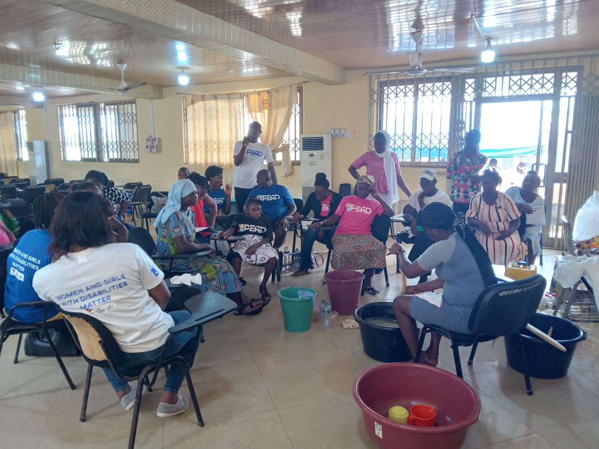 WomenInNeedWIN1's tweet photo. Participants trying their hands on making parazone during the training #PERDproject #wingh 
@TheoAyugani 
@WomenInNeedWIN1 
@PPAGGhana 
@AfChuRSD https://t.co/4IrfC0s6c5