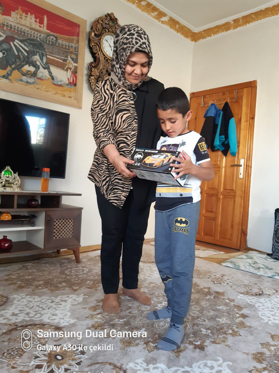 KayhanMuhteber's tweet photo. Bugün Ak parti Yüksekova kadın kolları olarak  yeni mahallede ikamet eden şehit Ailemizi zeyaret ettik, @aysekesir @AKKADINGM @Hulya_Ozdag @sumeyyeesenyel @AvAbbasAydin @A_MuttalipOzbek @FatiharslanAK30 @MunevverErtus @CevatSaydas 
@nezogenc2023 https://t.co/l3bQ1ZoTBF