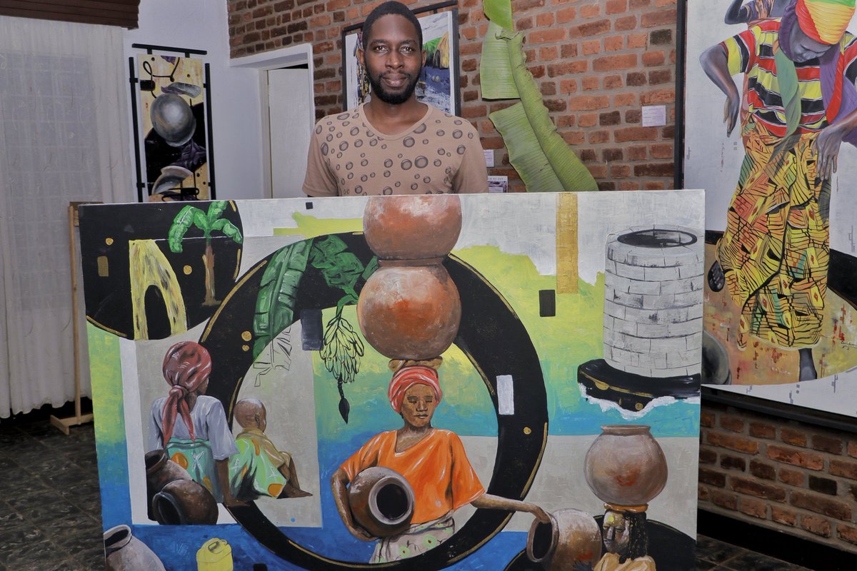 YBurundi's tweet photo. 🤩 Il exprime le quotidien des batwa à travers ses toiles.

Il s'agit de @ChrisBuji, un artiste ingénieur de formation qui expose actuellement ses tableaux à @IzubaHub : https://t.co/8wm1Rz5OsS

Passez le voir 😉

#Burundi #competences https://t.co/m4AhSDi9sO