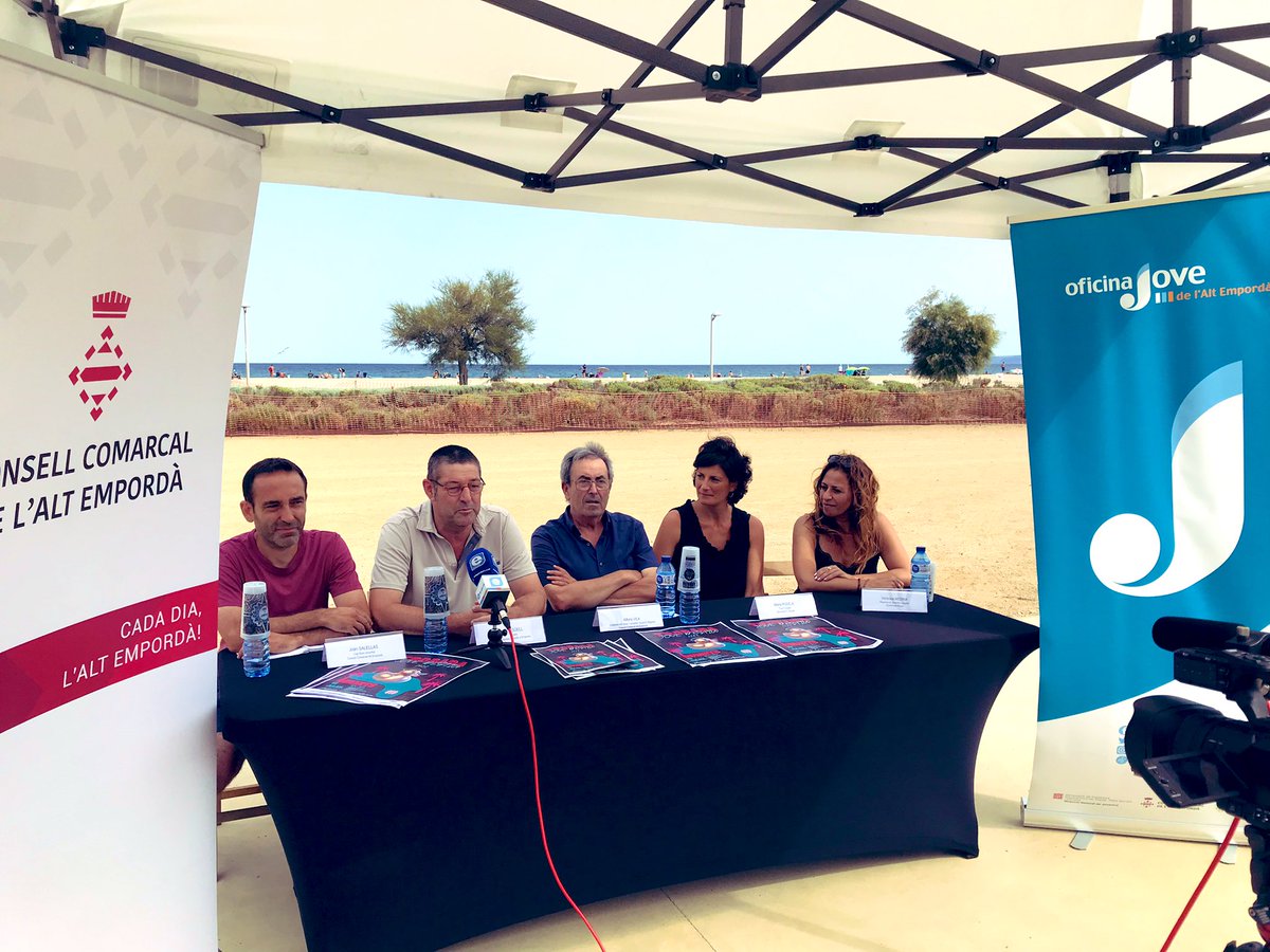 Presentació oficial de la TROBADA JOVE D’ESTIU #AltEmpordà 2022 amb <a href="/CCAltEmporda/">Consell Comarcal de l'Alt Empordà</a>, <a href="/Castello_Emp/">Aj Castelló d’Empúries</a>, <a href="/AjRoses/">Ajuntament de Roses</a> i <a href="/EscalaMunicipal/">Ajuntament l'Escala</a> ✊🏻

El 19 de juliol agafeu-vos fort!
Inflables d'aigua💦 Holi Festival 🌈Exhibició de paracaigudistes🪂 Festa Escuma🫧 Platja 🏝 DJ Alegre🎧 i molt més 🎉