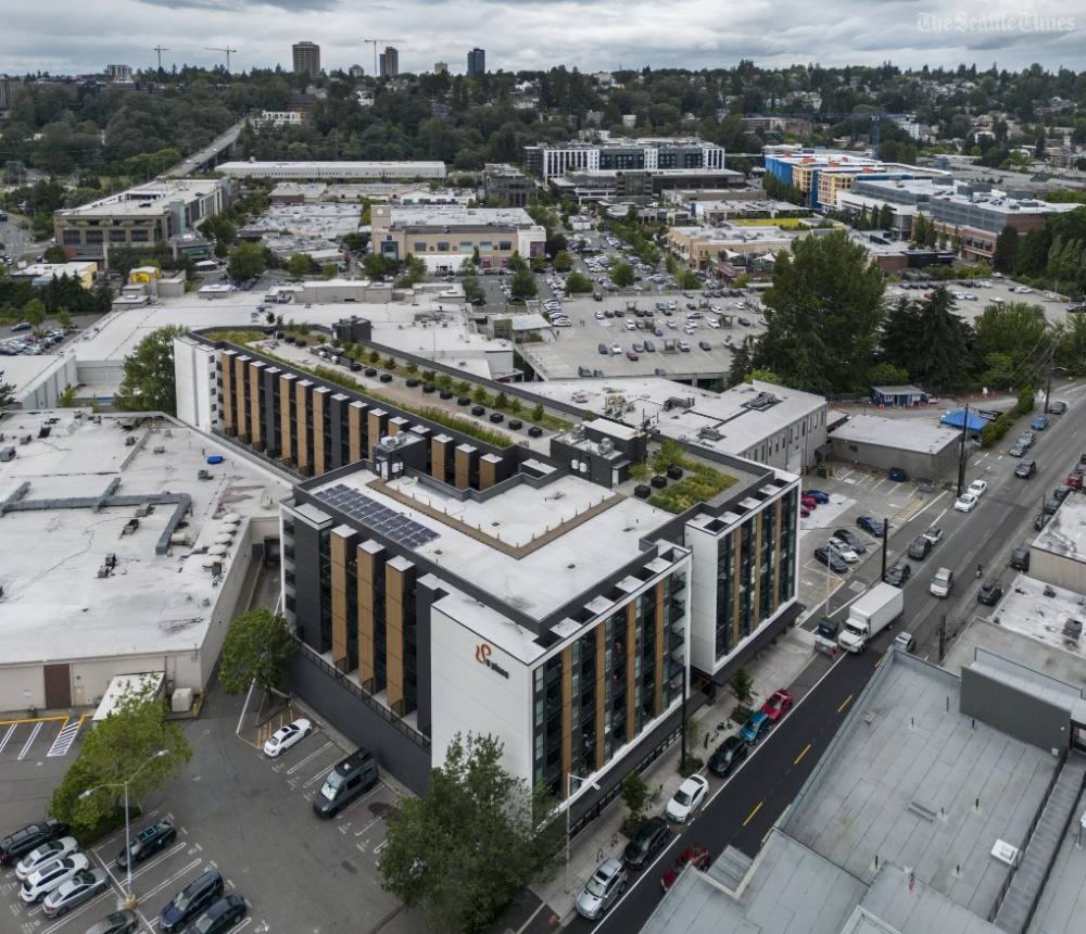 DBeekman's tweet photo. Most of Seattle’s growing urban neighborhoods surround light-rail stations, but at least one is sprouting around an upscale, open-air shopping center. There are 2,300+ new apartments recently completed, under construction or planned around U Village. https://t.co/HV6roIGHFd https://t.co/FRl8rA7Kk1