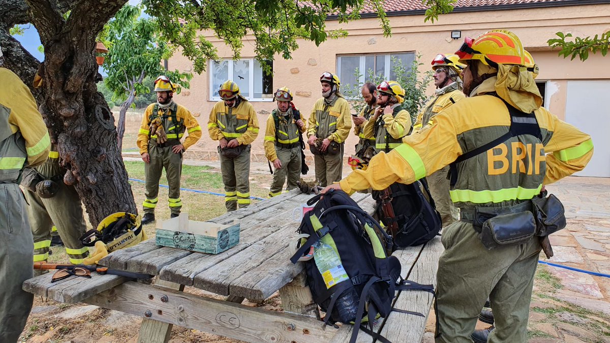 briftabuyo's tweet photo. 18:00 Activados nos preparamos, briefing para salir a #IFHonrrubiaDeLaCuesta #Segovia

#IIFF

Somos #BomberosForestales #BRIF de @mitecogob https://t.co/bQ4Lh2byXv